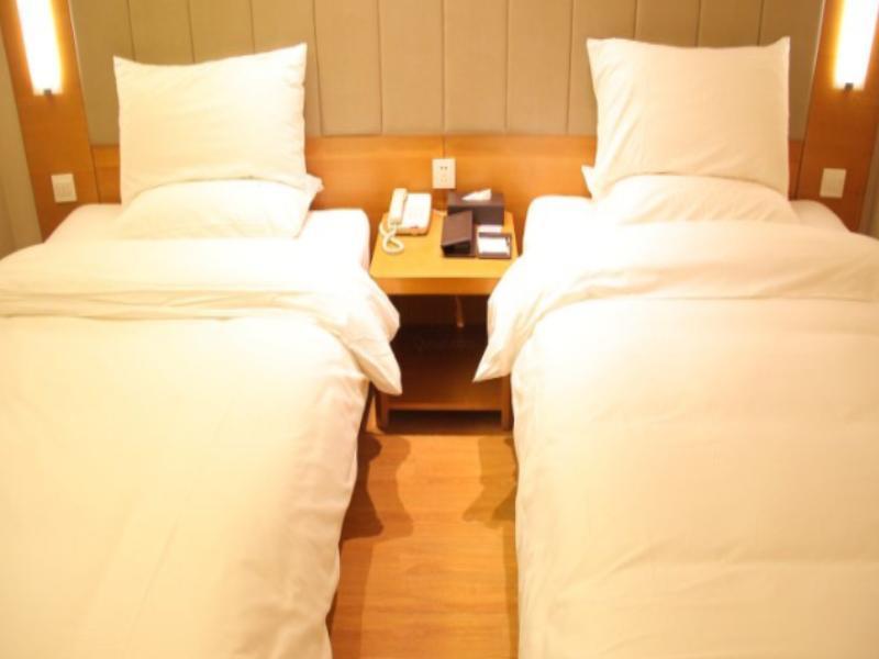 Ji Hotel Xianggang Middle Road Qingdao Exterior photo